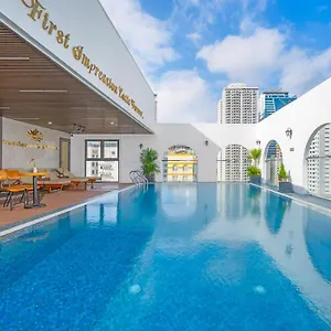 Hotel Golden Lotus - Rooftop Bar Sea View, Đà Nẵng